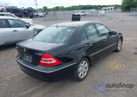 2005 Mercedes-Benz C 320 Luxury 4Matic z USA, uszkodzony, nr VIN WDBRF84J65F655385